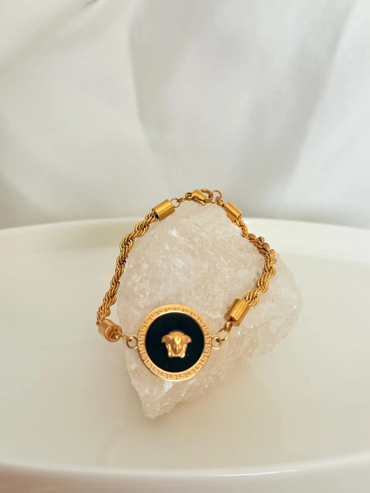 ASLAN FİGÜR BURGU ZİNCİR GOLD BLACK BİLEKLİK MODELİ